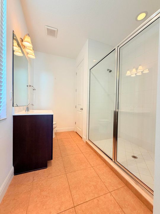 For Rent: $8,500 (5 beds, 5 baths, 3760 Square Feet)