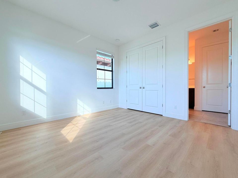 For Rent: $8,500 (5 beds, 5 baths, 3760 Square Feet)