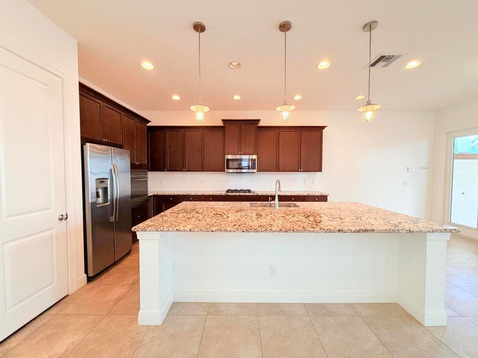 For Rent: $8,500 (5 beds, 5 baths, 3760 Square Feet)