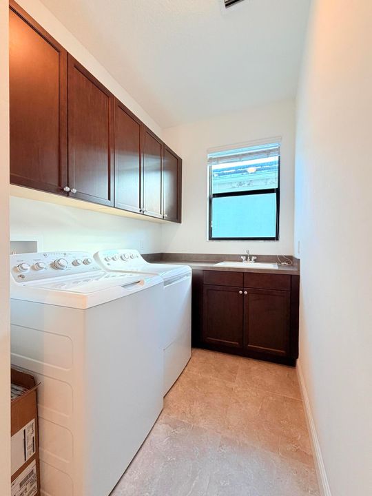 For Rent: $8,500 (5 beds, 5 baths, 3760 Square Feet)