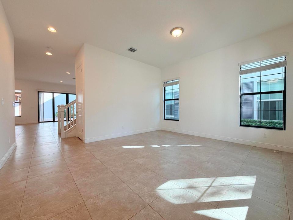 For Rent: $8,500 (5 beds, 5 baths, 3760 Square Feet)