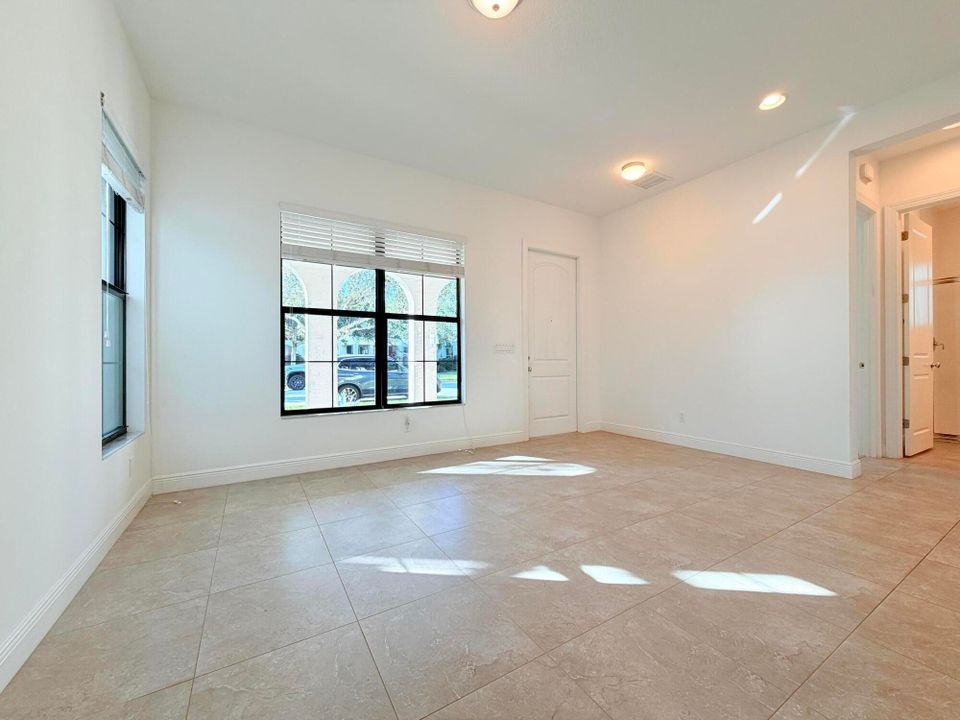 For Rent: $8,500 (5 beds, 5 baths, 3760 Square Feet)