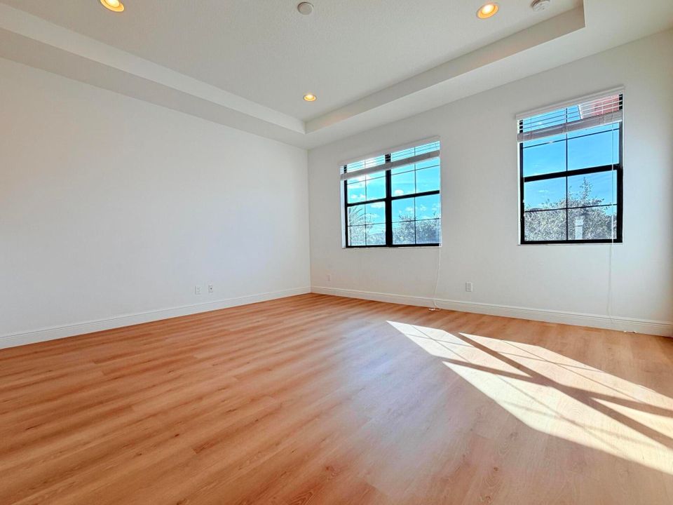 For Rent: $8,500 (5 beds, 5 baths, 3760 Square Feet)