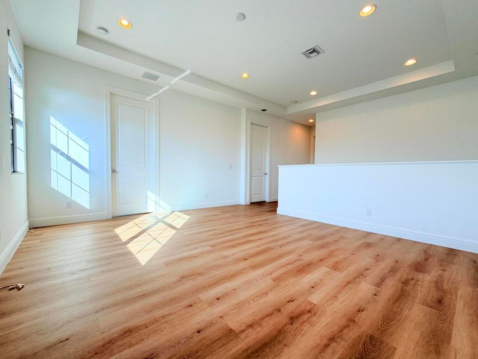 For Rent: $8,500 (5 beds, 5 baths, 3760 Square Feet)