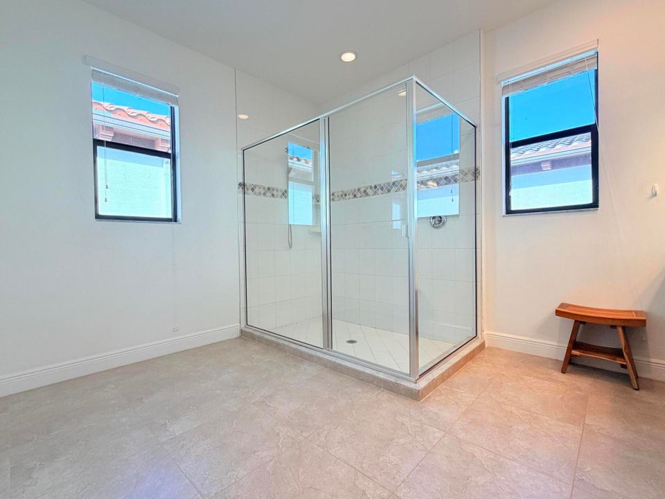 For Rent: $8,500 (5 beds, 5 baths, 3760 Square Feet)