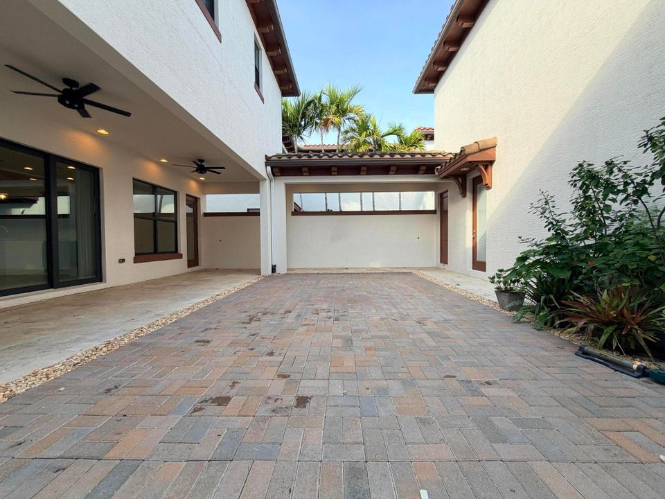 For Rent: $8,500 (5 beds, 5 baths, 3760 Square Feet)