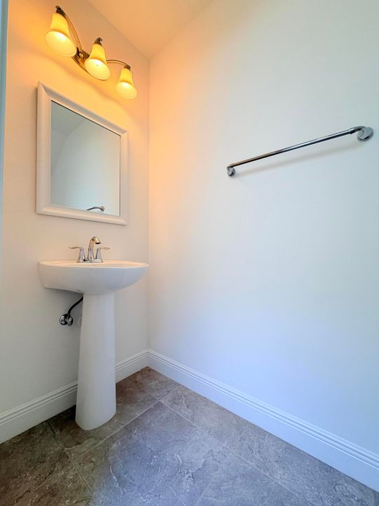 For Rent: $8,500 (5 beds, 5 baths, 3760 Square Feet)