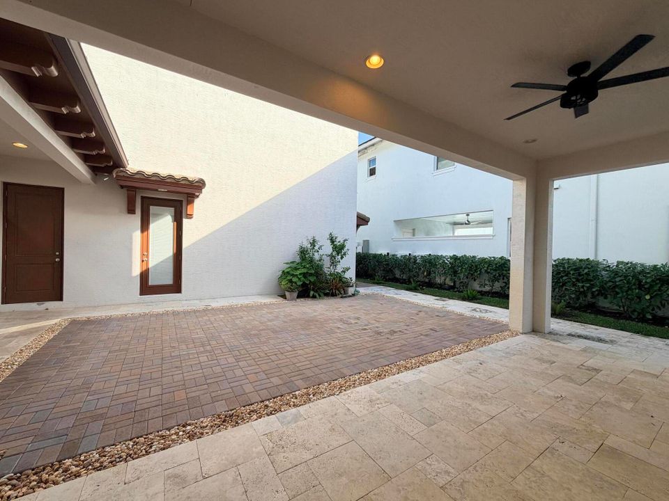 For Rent: $8,500 (5 beds, 5 baths, 3760 Square Feet)