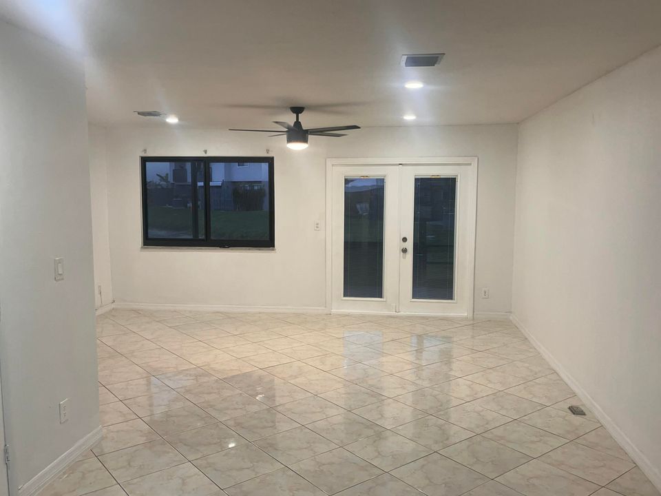 На продажу: $299,000 (3 спален, 2 ванн, 1226 Квадратных фут)