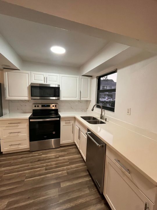 На продажу: $299,000 (3 спален, 2 ванн, 1226 Квадратных фут)