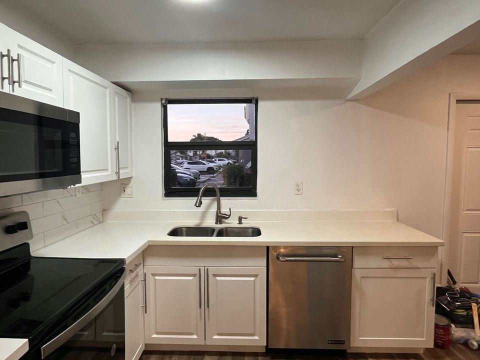 На продажу: $299,000 (3 спален, 2 ванн, 1226 Квадратных фут)