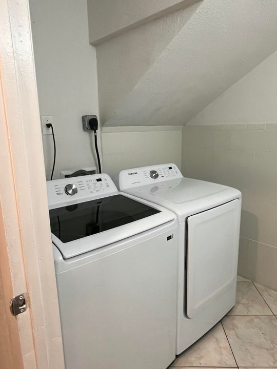 На продажу: $299,000 (3 спален, 2 ванн, 1226 Квадратных фут)