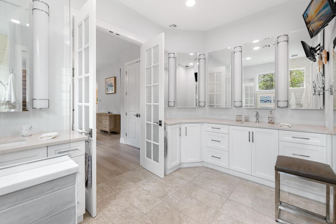 En Venta: $2,749,900 (4 camas, 3 baños, 2866 Pies cuadrados)