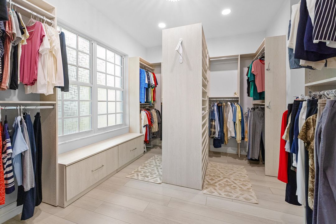 En Venta: $2,749,900 (4 camas, 3 baños, 2866 Pies cuadrados)