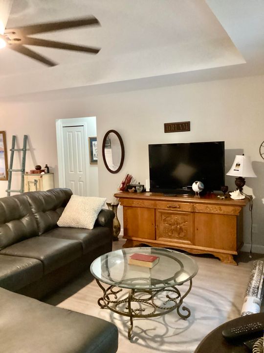 For Rent: $2,950 (4 beds, 3 baths, 1263 Square Feet)