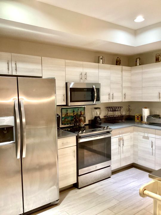 For Rent: $2,950 (4 beds, 3 baths, 1263 Square Feet)