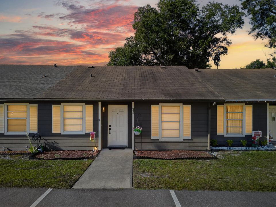 На продажу: $265,000 (2 спален, 1 ванн, 990 Квадратных фут)