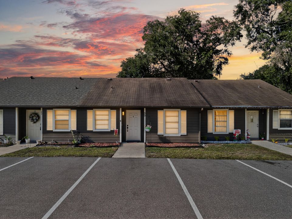 На продажу: $265,000 (2 спален, 1 ванн, 990 Квадратных фут)