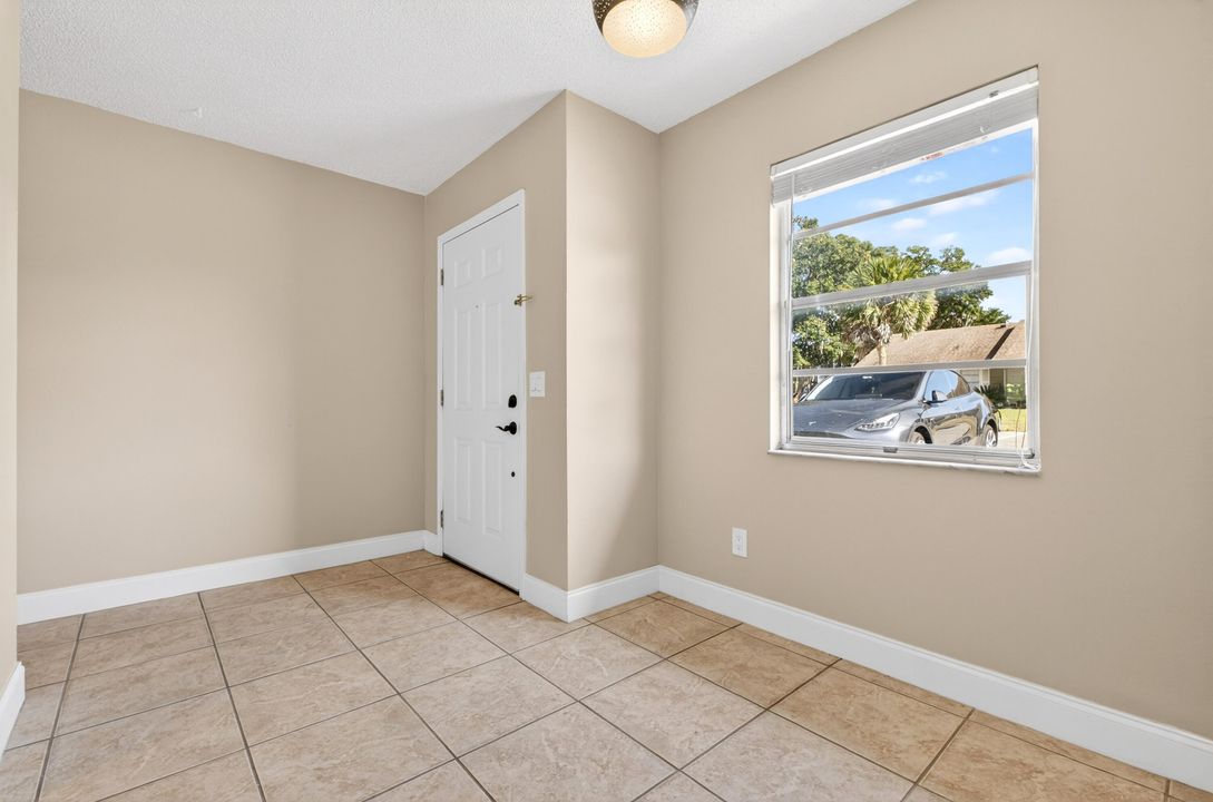 На продажу: $265,000 (2 спален, 1 ванн, 990 Квадратных фут)