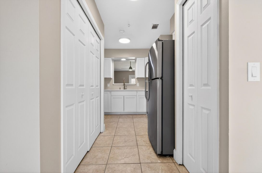 На продажу: $265,000 (2 спален, 1 ванн, 990 Квадратных фут)