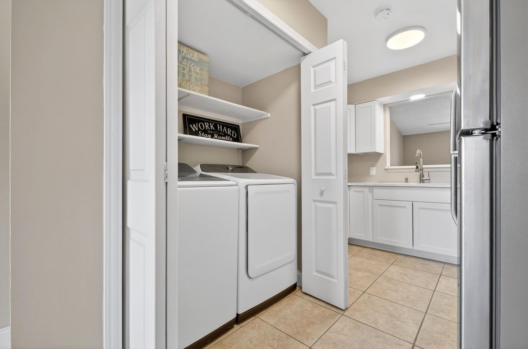 На продажу: $265,000 (2 спален, 1 ванн, 990 Квадратных фут)