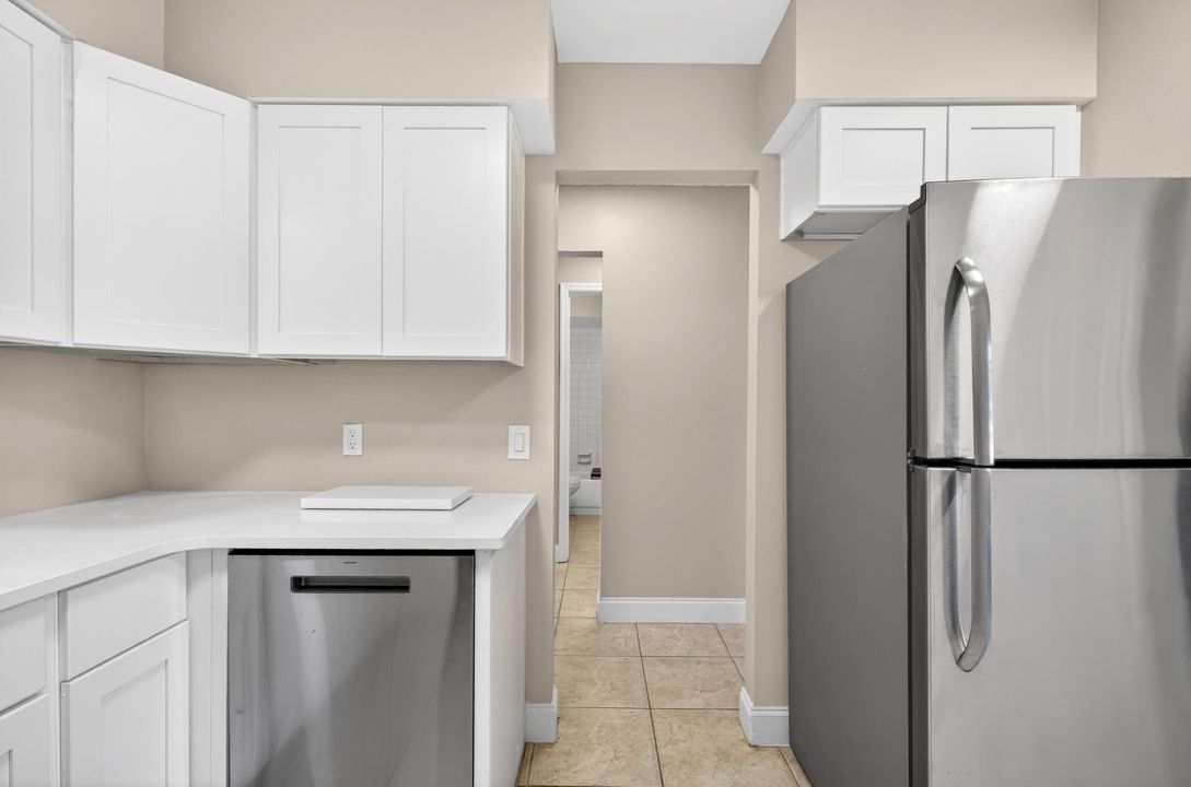 На продажу: $265,000 (2 спален, 1 ванн, 990 Квадратных фут)