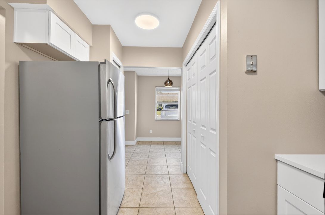 На продажу: $265,000 (2 спален, 1 ванн, 990 Квадратных фут)