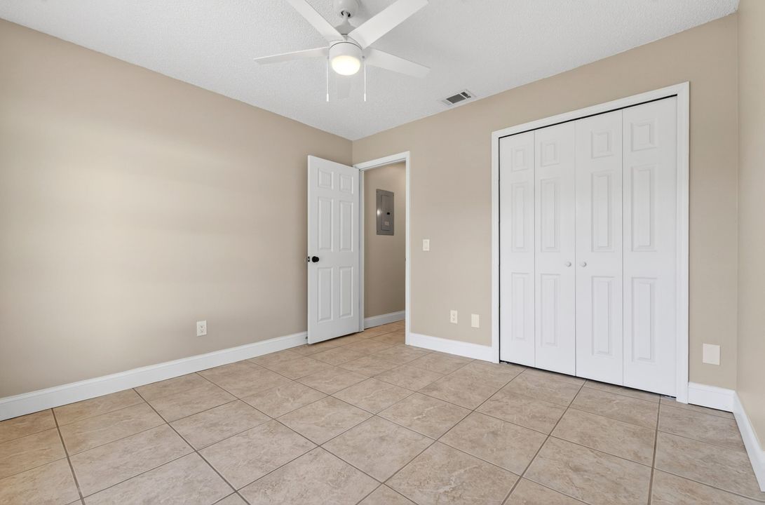 На продажу: $265,000 (2 спален, 1 ванн, 990 Квадратных фут)