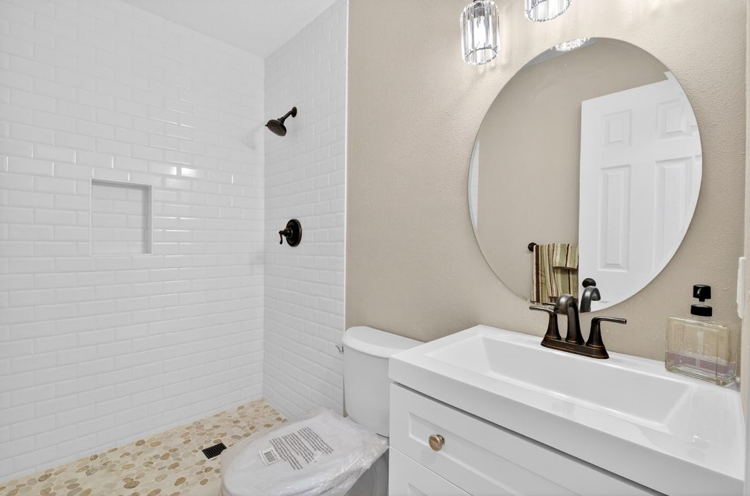 На продажу: $265,000 (2 спален, 1 ванн, 990 Квадратных фут)