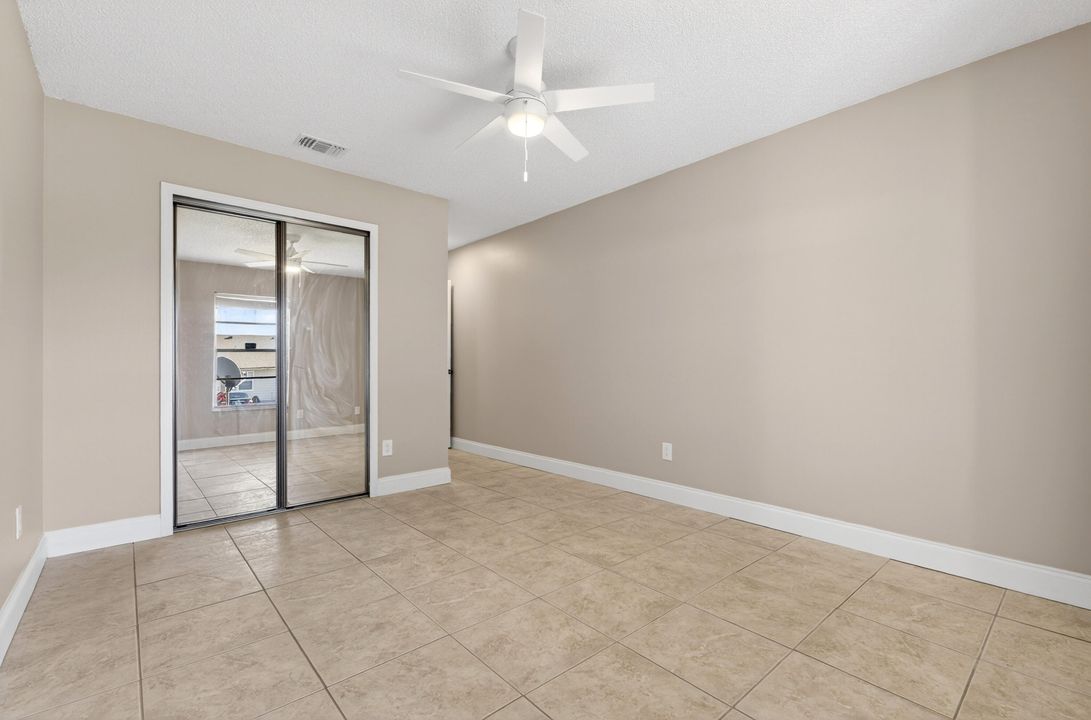 На продажу: $265,000 (2 спален, 1 ванн, 990 Квадратных фут)