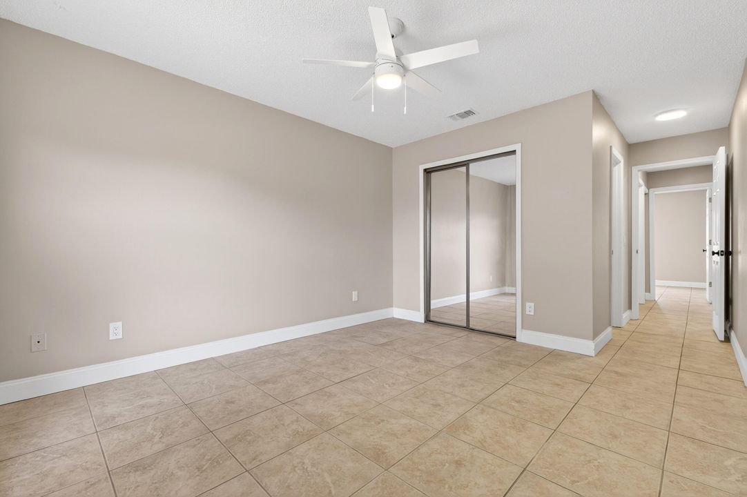 На продажу: $265,000 (2 спален, 1 ванн, 990 Квадратных фут)