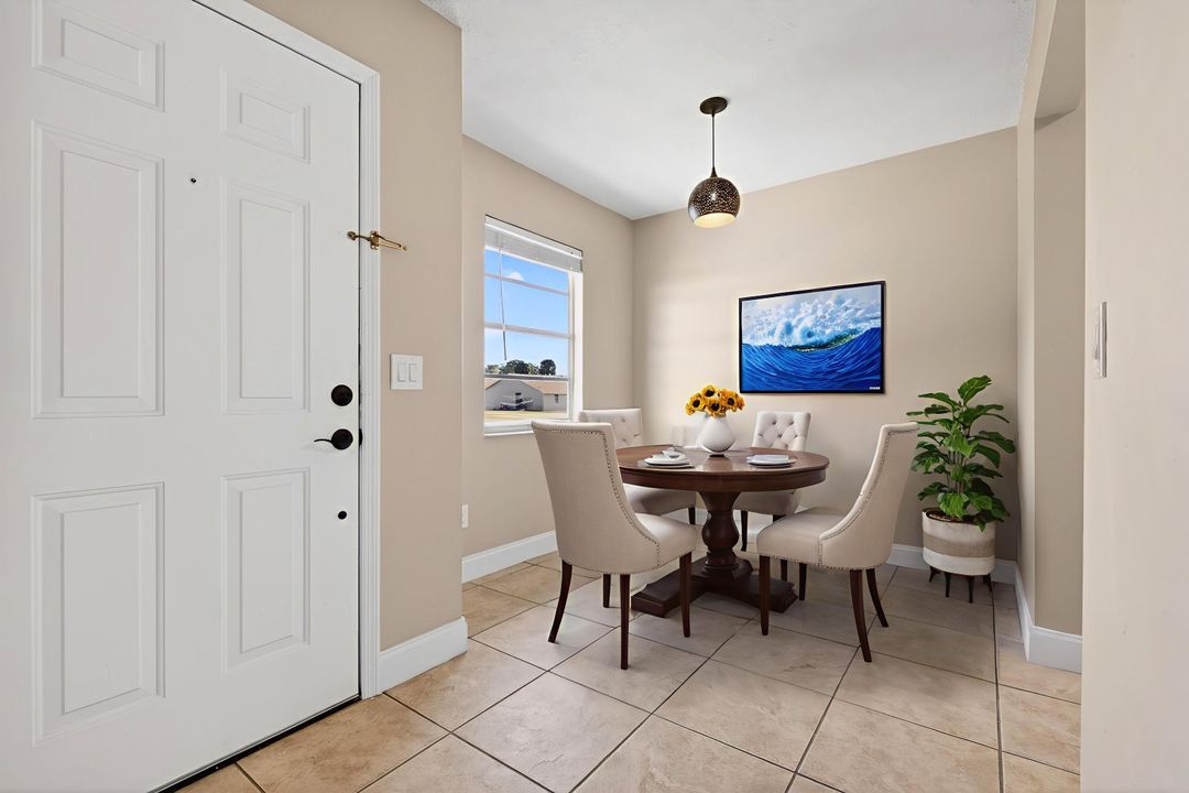 На продажу: $265,000 (2 спален, 1 ванн, 990 Квадратных фут)