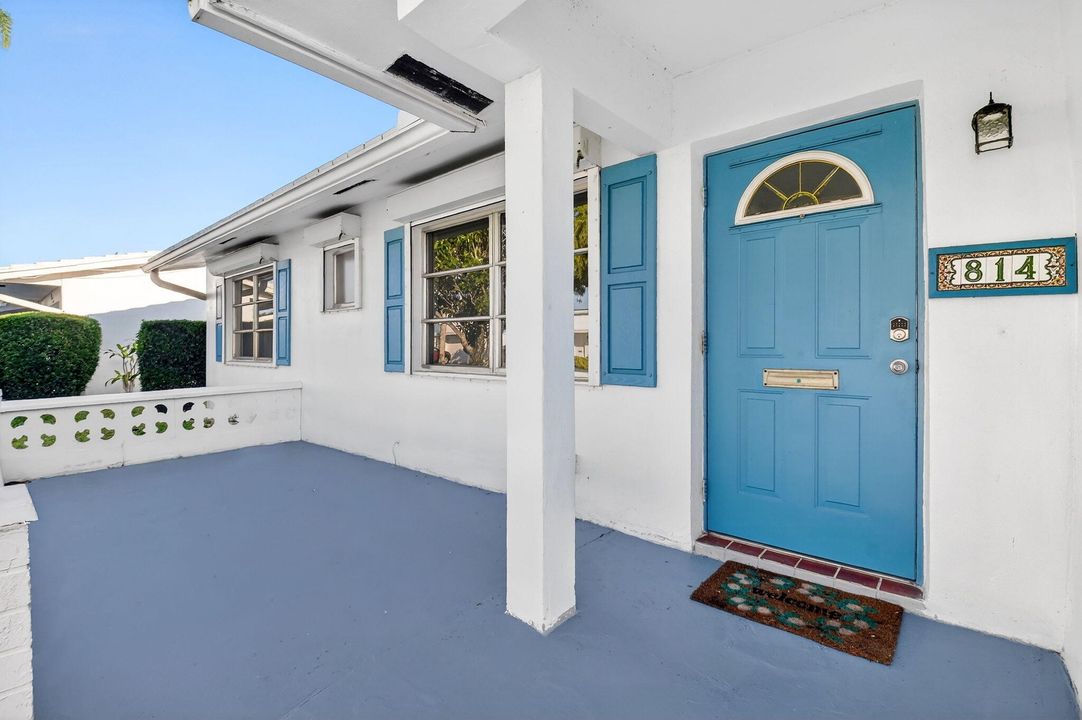 For Sale: $299,000 (2 beds, 2 baths, 1077 Square Feet)