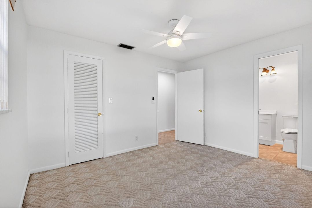For Sale: $299,000 (2 beds, 2 baths, 1077 Square Feet)