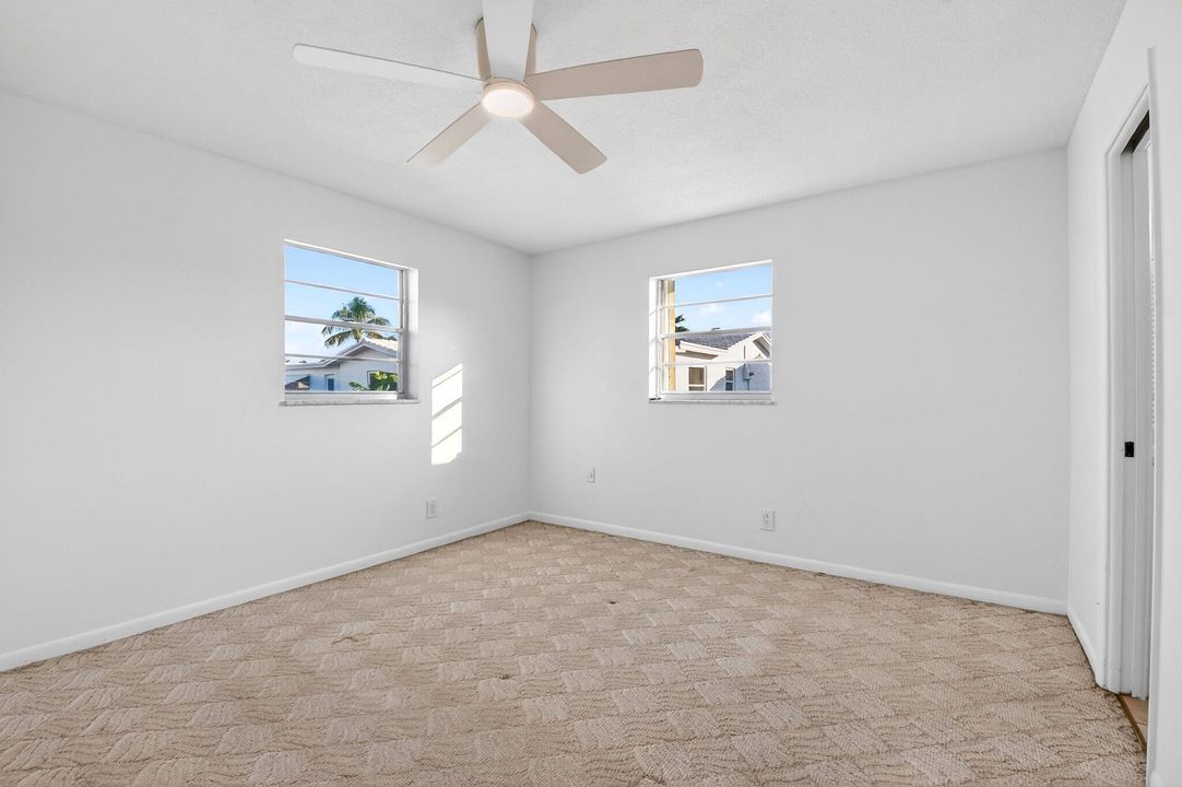 For Sale: $299,000 (2 beds, 2 baths, 1077 Square Feet)