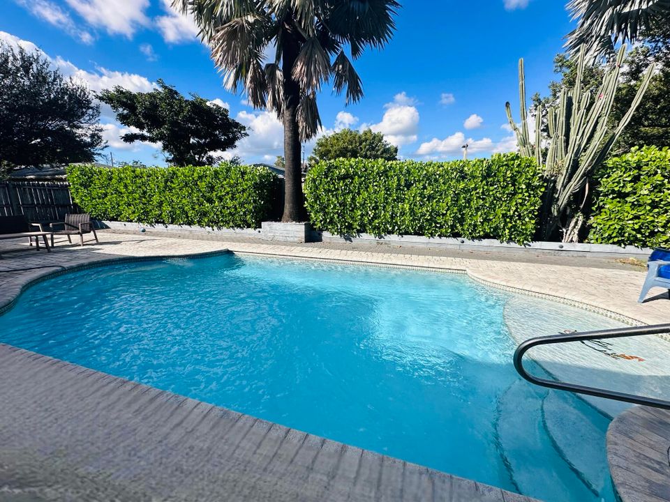 В аренду: $4,500 (4 спален, 2 ванн, 2425 Квадратных фут)