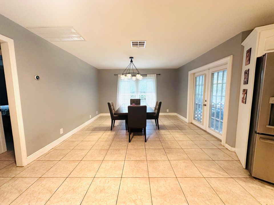 В аренду: $4,500 (4 спален, 2 ванн, 2425 Квадратных фут)