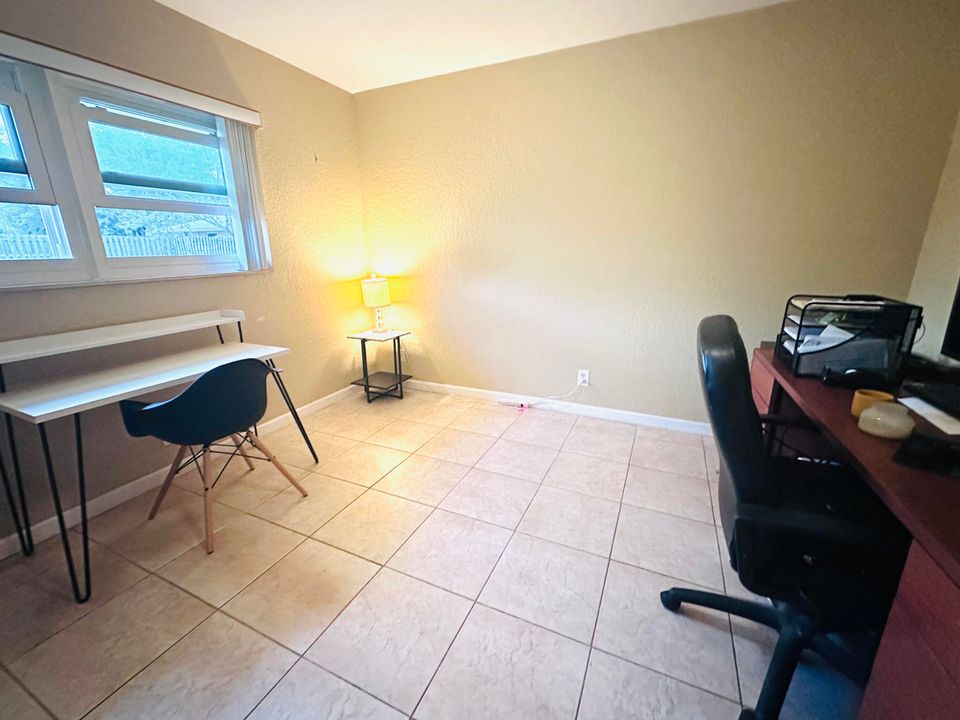 В аренду: $4,500 (4 спален, 2 ванн, 2425 Квадратных фут)