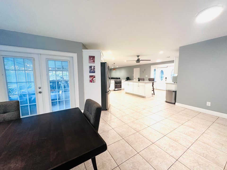 В аренду: $4,500 (4 спален, 2 ванн, 2425 Квадратных фут)