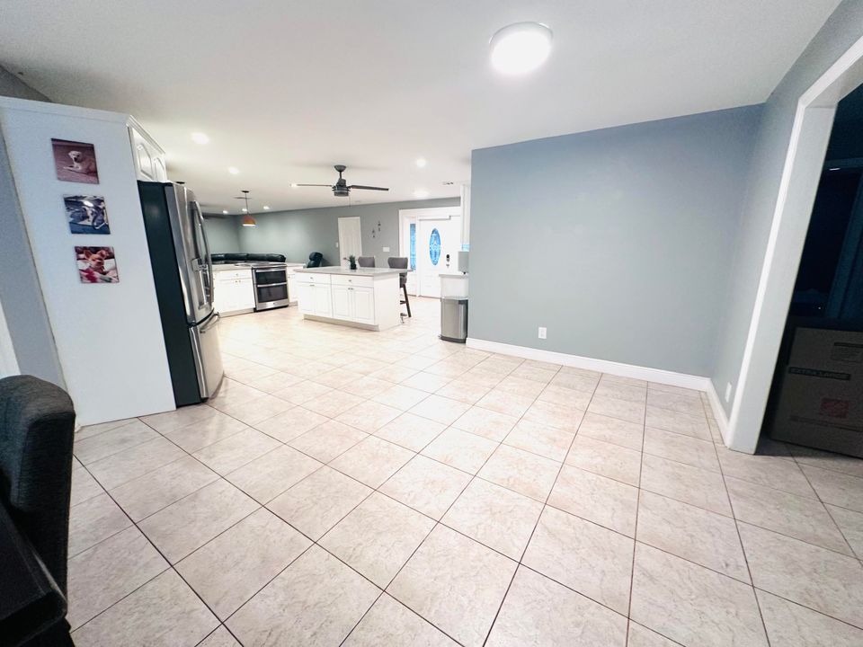 В аренду: $4,500 (4 спален, 2 ванн, 2425 Квадратных фут)