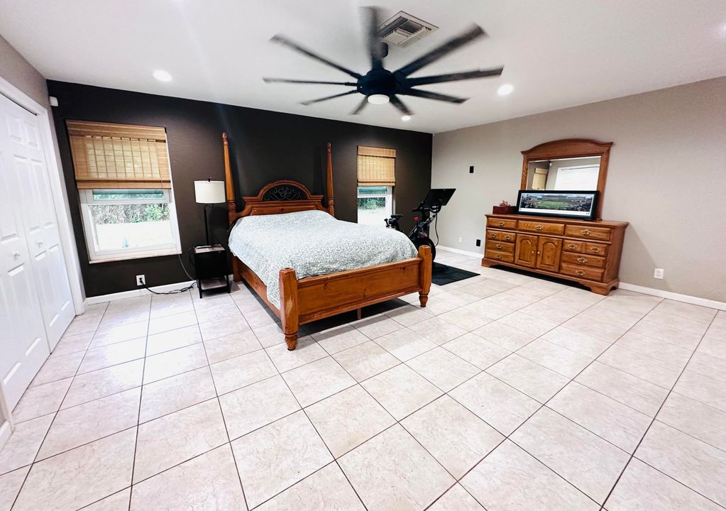 В аренду: $4,500 (4 спален, 2 ванн, 2425 Квадратных фут)