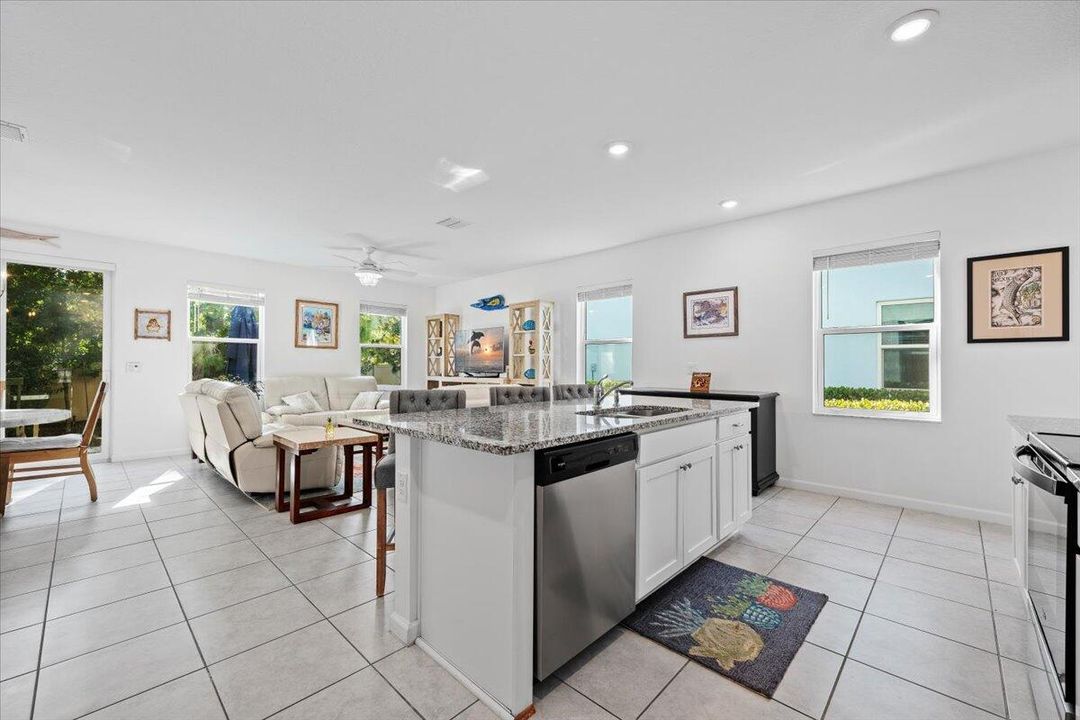 待售: $435,000 (3 贝兹, 2 浴室, 1804 平方英尺)