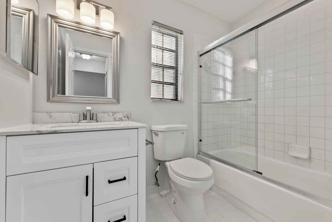 For Sale: $379,000 (2 beds, 2 baths, 938 Square Feet)