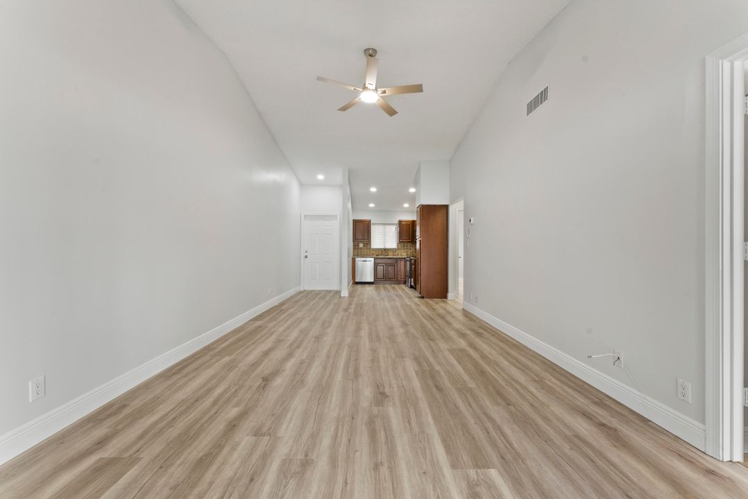 For Sale: $379,000 (2 beds, 2 baths, 938 Square Feet)