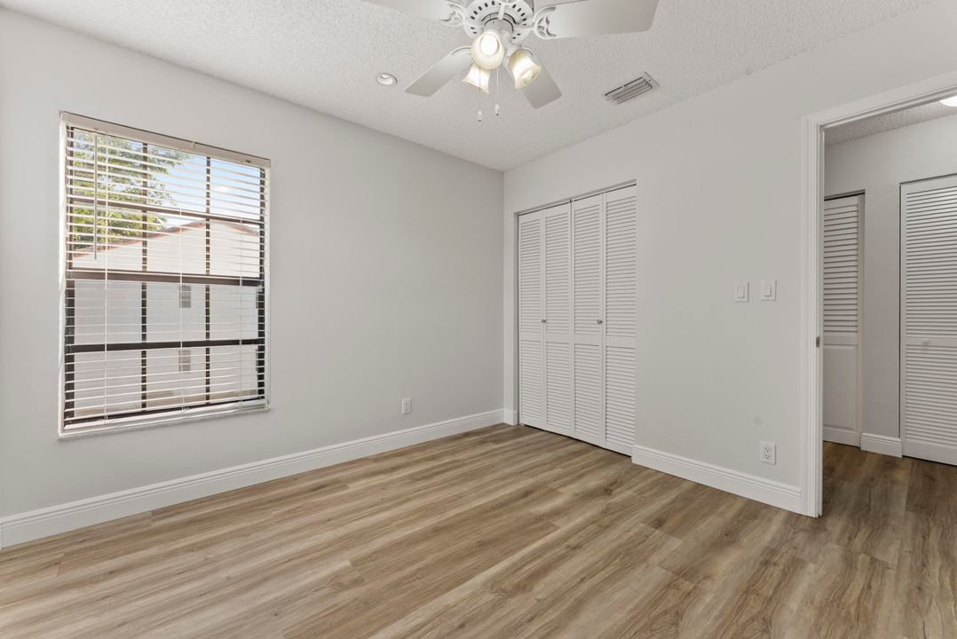 For Sale: $379,000 (2 beds, 2 baths, 938 Square Feet)