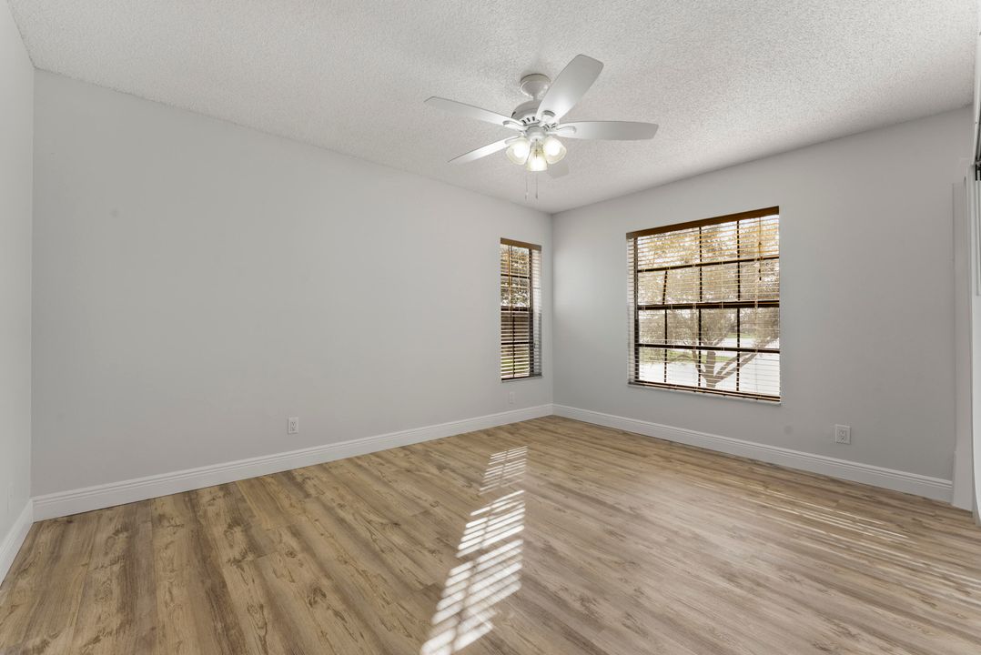 For Sale: $379,000 (2 beds, 2 baths, 938 Square Feet)