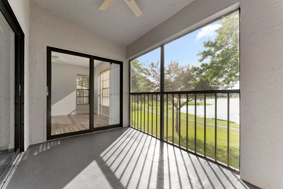 For Sale: $379,000 (2 beds, 2 baths, 938 Square Feet)