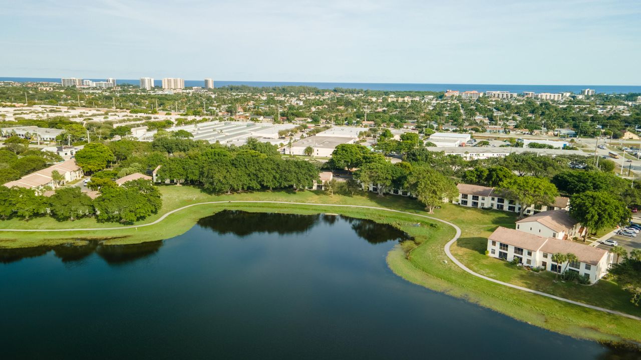 For Sale: $379,000 (2 beds, 2 baths, 938 Square Feet)