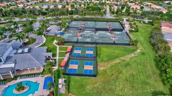 Activo con contrato: $409,000 (3 camas, 2 baños, 1599 Pies cuadrados)