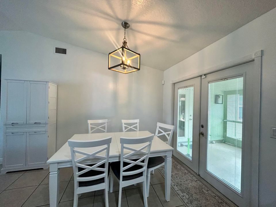 На продажу: $365,000 (3 спален, 2 ванн, 1214 Квадратных фут)